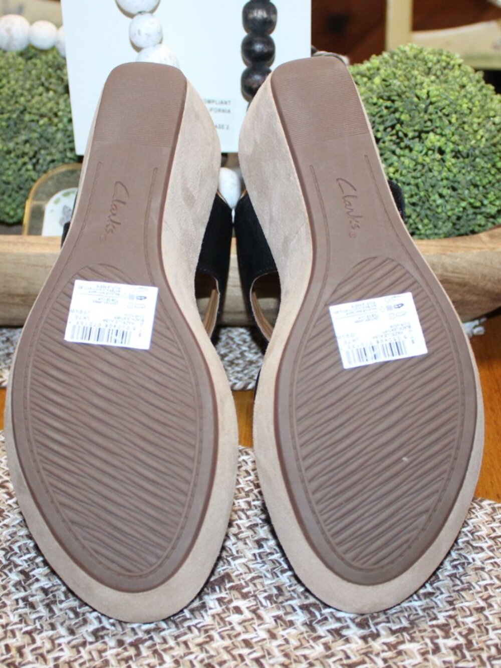NWT Clark Hazelle Alba Quilted strap wedge sandals 9 1/2 WIDE FABULOUS!! - Picture 9 of 12